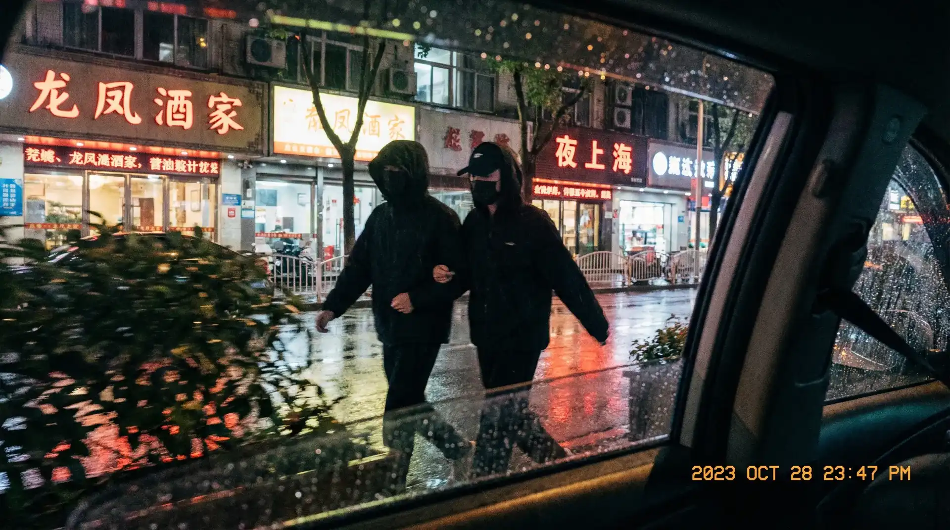 五一吃瓜 - 五一吃瓜网每日爆料 | 热门吃瓜新闻视频 - 顶流明星深夜密会现场抓拍照片